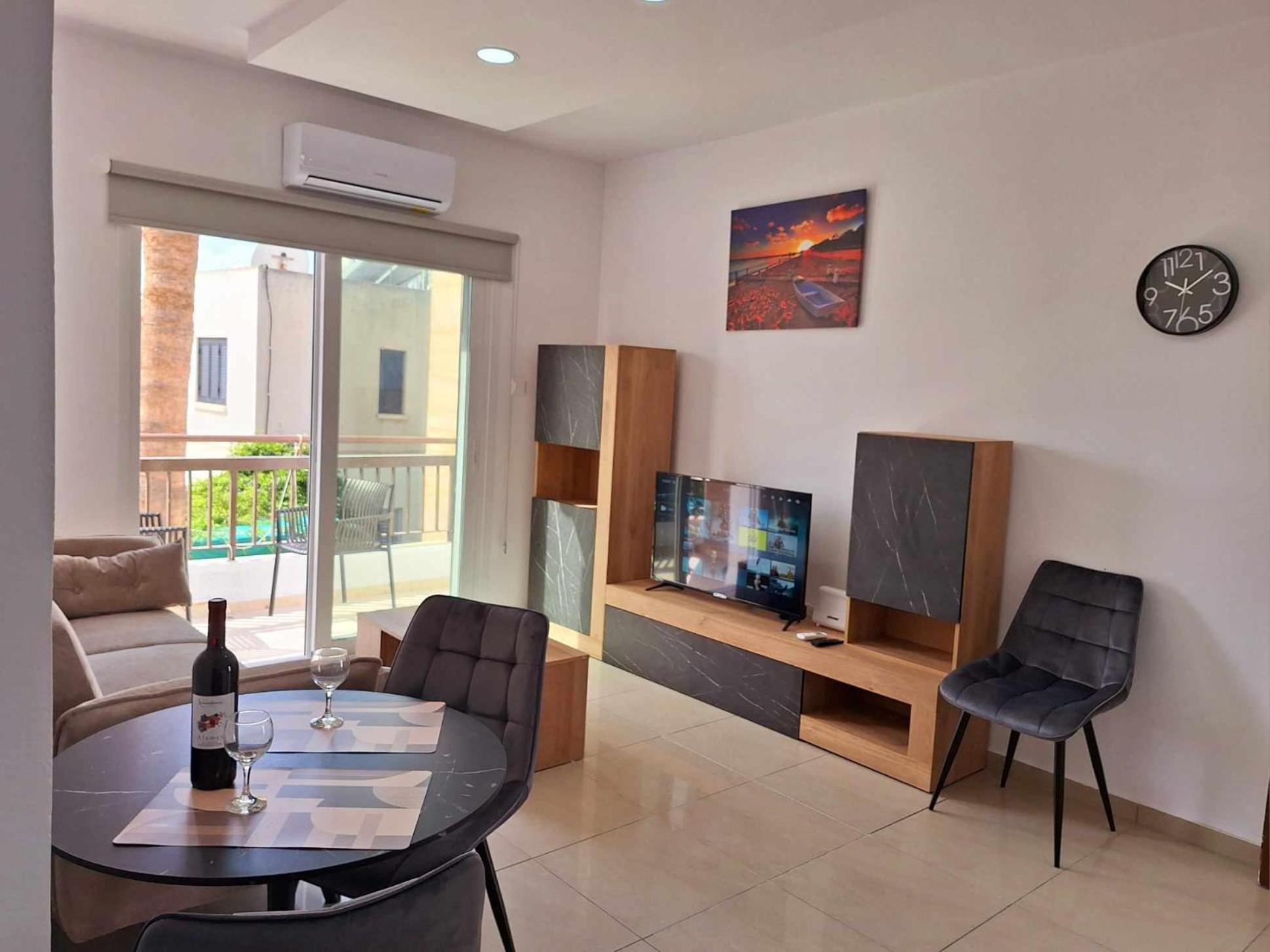Stylish Apt Kato Paphos Close To Beach & Vibrant Harbor Life Exterior photo