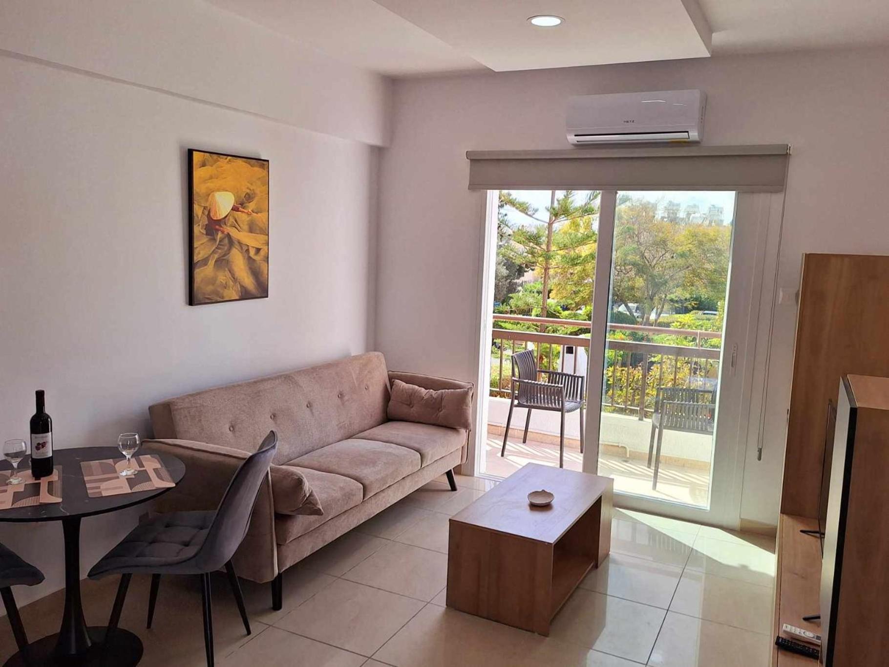 Stylish Apt Kato Paphos Close To Beach & Vibrant Harbor Life Exterior photo